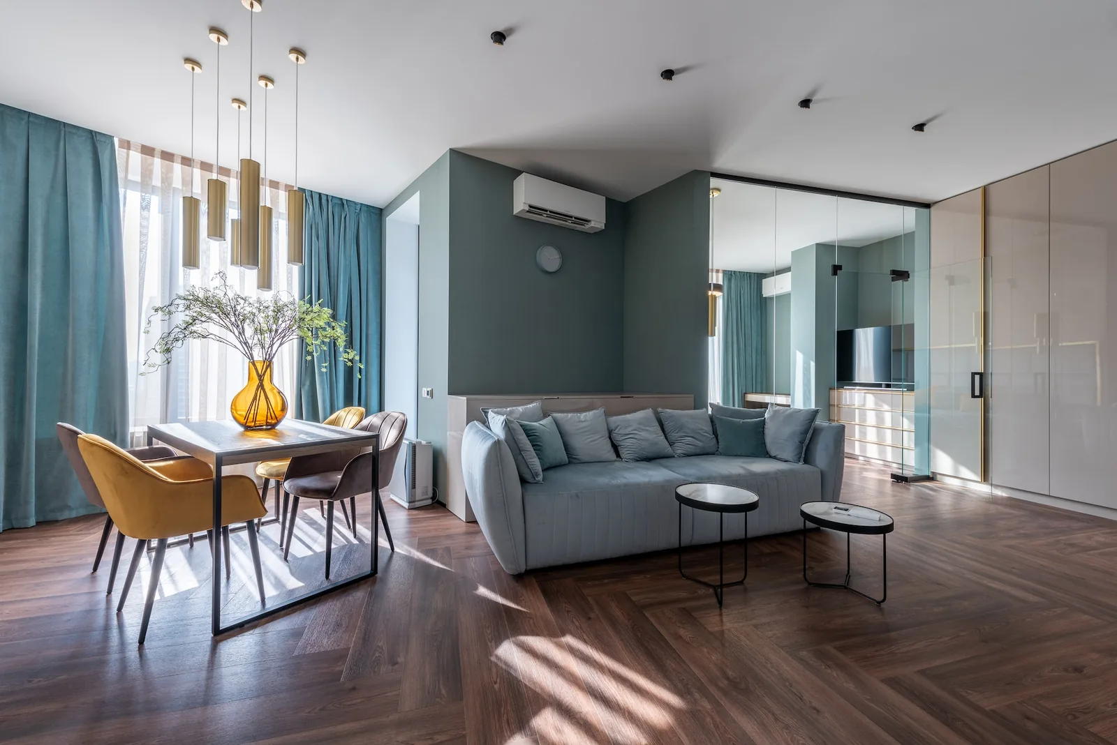 Laminate flooring in a Los Angeles home